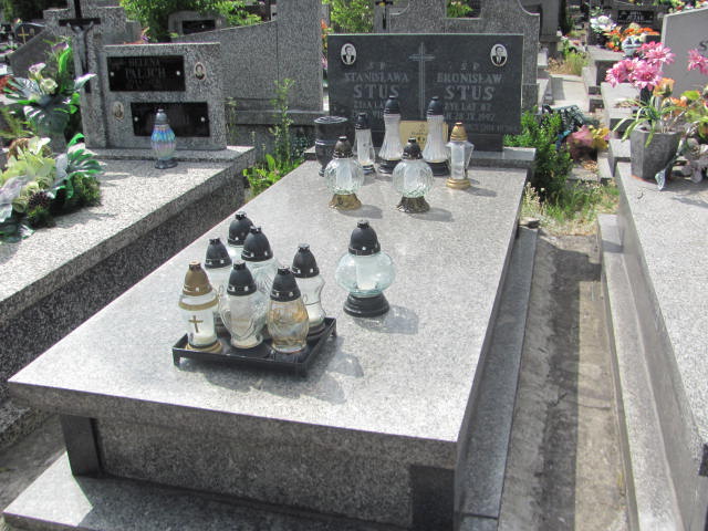 Grób Barbara, Alina Stus