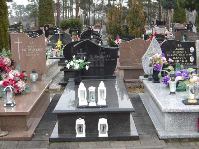 Grób Maria Komorska